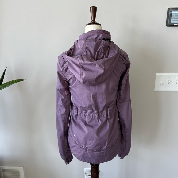 Lululemon 🍋 Light Weight Purple Hooded Jacket - Picture 10 of 13